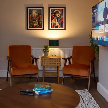 Spacious 5 Headingley Sleeps 11 Free Parking!