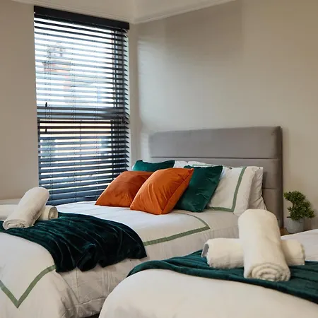 Apartment Spacious 5 Headingley Sleeps 11 Free Parking! *