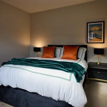 Spacious 5 Headingley Sleeps 11 Free Parking! Apartment Leeds (West Yorkshire)