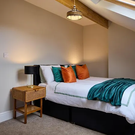 Apartment Spacious 5 Headingley Sleeps 11 Free Parking! *