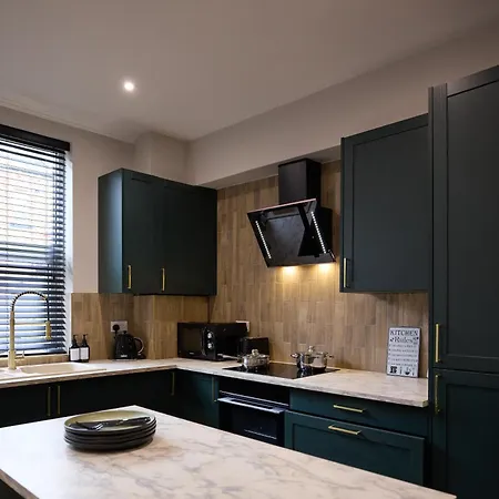 Spacious 5 Headingley Sleeps 11 Free Parking! Apartment *