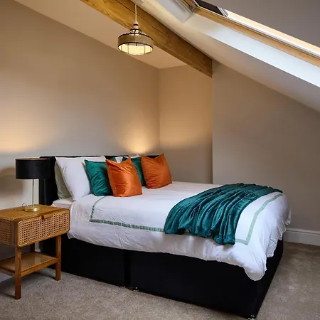 Spacious 5 Headingley Sleeps 11 Free Parking! Apartment