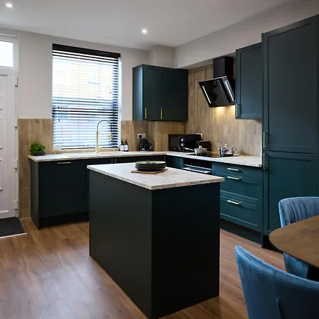 Spacious 5 Headingley Sleeps 11 Free Parking! Apartment