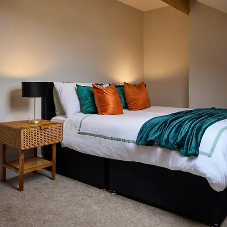 Spacious 5 Headingley Sleeps 11 Free Parking! Apartment Leeds (West Yorkshire)