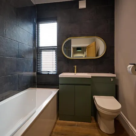 Spacious 5 Headingley Sleeps 11 Free Parking! Apartment Leeds (West Yorkshire)