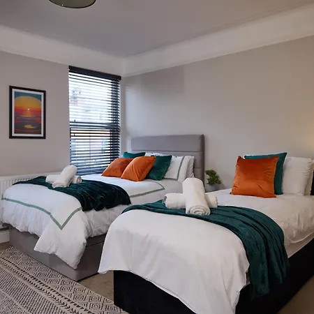 Spacious 5 Headingley Sleeps 11 Free Parking! * Leeds (West Yorkshire)