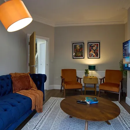 Spacious 5 Headingley Sleeps 11 Free Parking! Apartment *