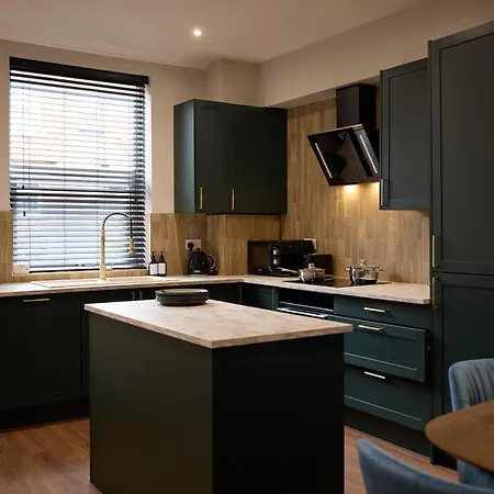 Spacious 5 Headingley Sleeps 11 Free Parking!
