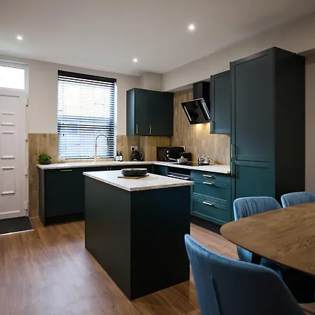 Apartment Spacious 5 Headingley Sleeps 11 Free Parking! *