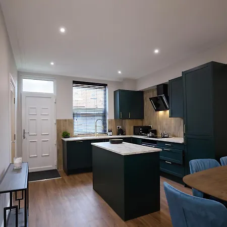 Apartment Spacious 5 Headingley Sleeps 11 Free Parking! *