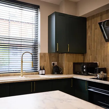 Spacious 5 Headingley Sleeps 11 Free Parking! * Leeds (West Yorkshire)
