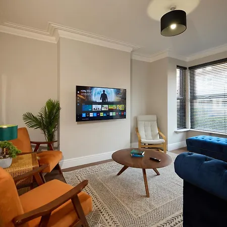 Spacious 5 Headingley Sleeps 11 Free Parking! Apartment *