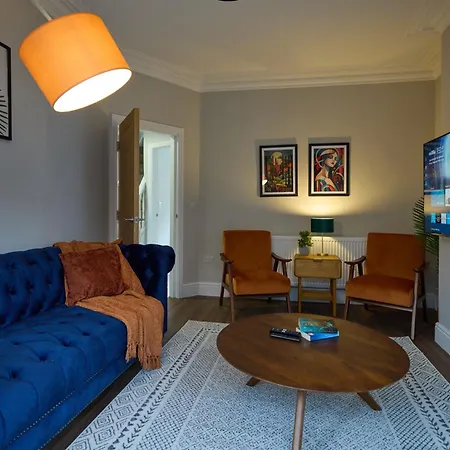 Spacious 5 Headingley Sleeps 11 Free Parking! Apartment